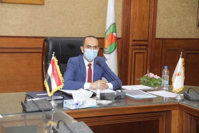 نائب محافظ سوهاج خلال الاجتماع