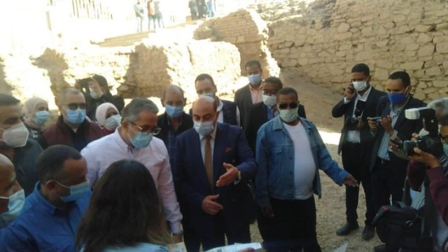 وزير الآثار يفتتح معبد إيزيس بأسوان 