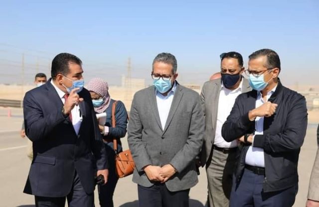 وزير السياحة والآثار 