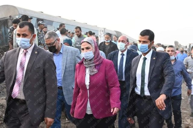وزيرة التضامن الاجتماعي تصل إلى موقع الحادث
