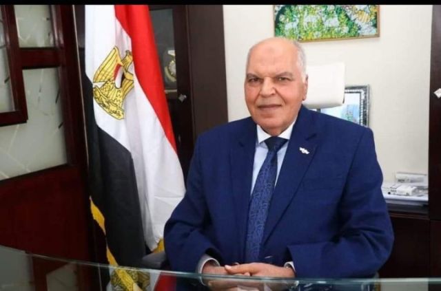 نقيب المعلمين : السيسي رجل المواقف الحاسمة