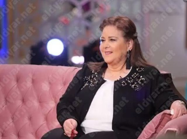 الفنانة دلال عبدالعزيز