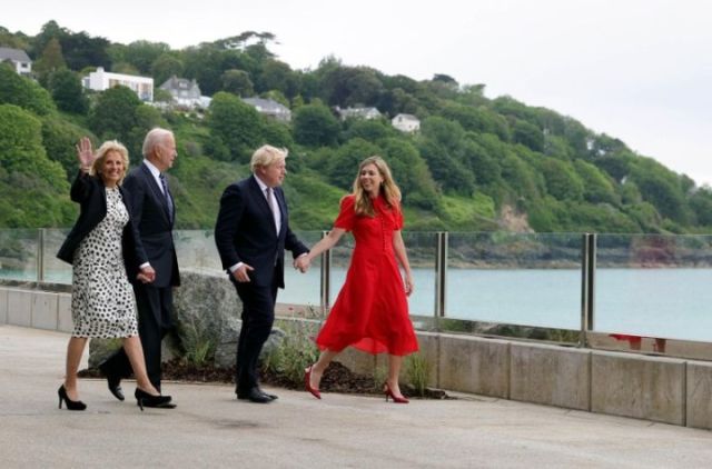 الرئيس الأمريكي و زوجته و رئيس الوزراء البريطاني و زوجته