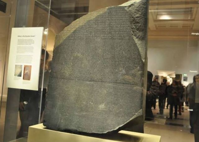 «زي اليوم ده» العثور على حجر رشيد واكتشاف الحضارة المصرية القديمة