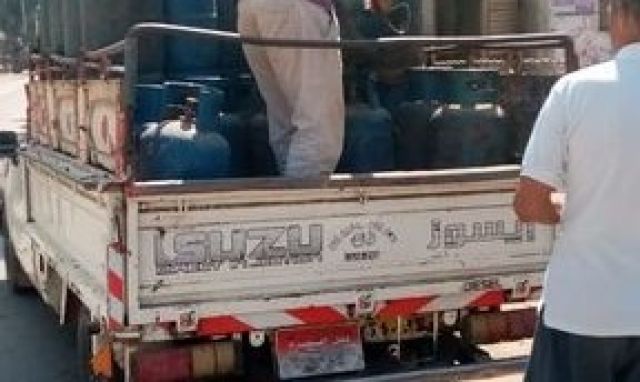 بالصور  كجك  يتابع توزيع أنابيب البوتاجاز بقري  بإيتاى البارود