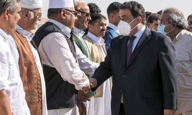 المنفي خلال زيارته لمدينة طبرق
