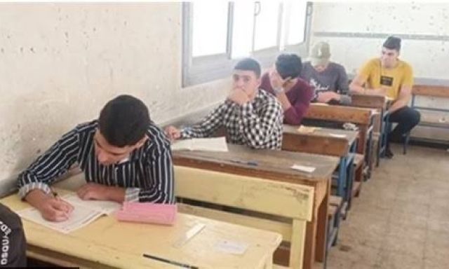 52509 طالب وطالبة بالدبلومات الفنية يؤدون الامتحان في خامس أيام امتحانات الدور الثاني