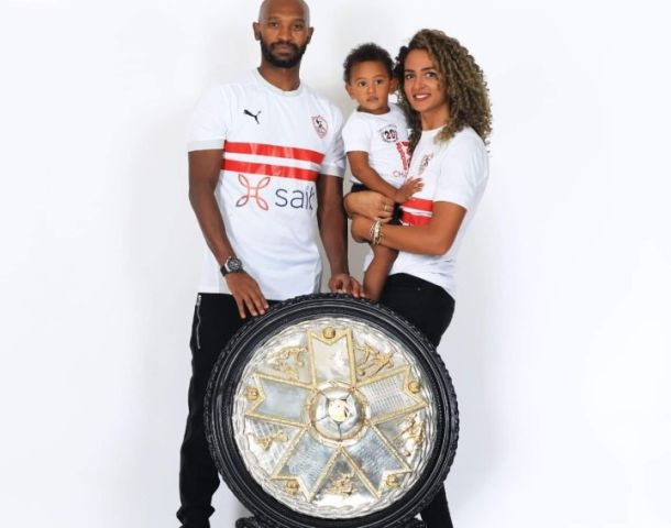 شيكابالا يحتفل مع ابنه وزوجته بدرع الدوري