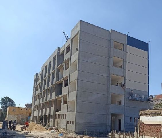 رئيس مدينة إيتاى البارود يتابع إنشاء مدرسة المهندس محمد توفيق دبوس الثانوية التجارية