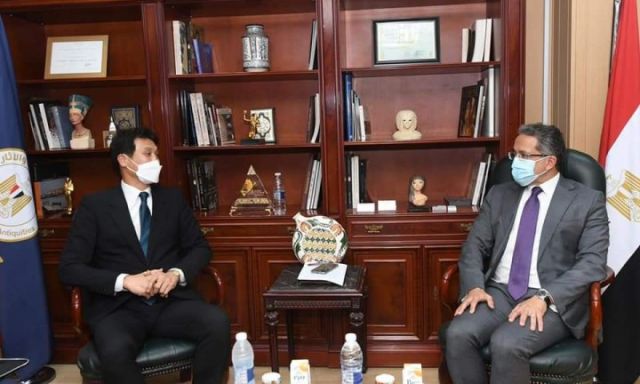 وزير السياحة يلتقي مع سفير كوريا الجنوبية لتعزيز التعاون بين البلدين