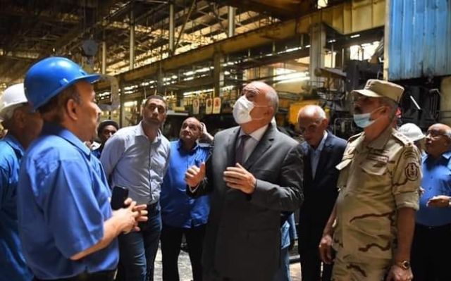 الداودي يتفقد اثار حريق مصنع الألومنيوم