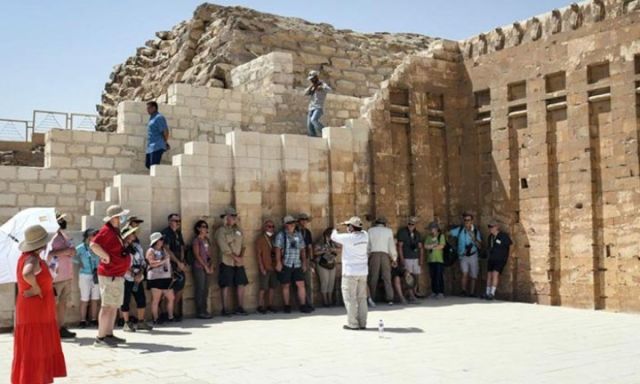 وزير السياحة يفتتح مقبرة الملك زوسر بعد ترميها