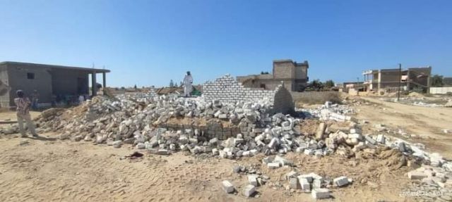 إزالة أعمال بناء مخالف بمدينة برج العرب