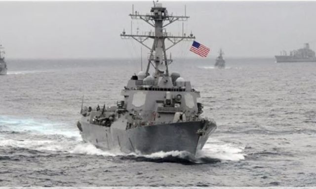 سفينة تابعة للبحرية الأمريكية في مياه الخليج