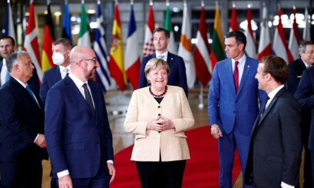 المستشارة الألمانية وسط القادة الأوروبيين
