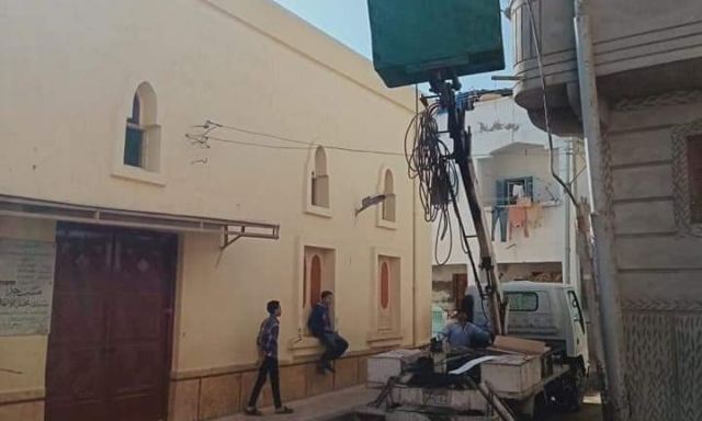 جانب من إصلاح الأعطال الكهربائية بمنطقة الشيخ نهار بقرية الجدية بمركز رشيد