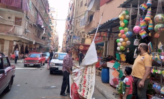 إزالة ٤٠ لافتة إعلانات مخالفة وسط الإسكندرية