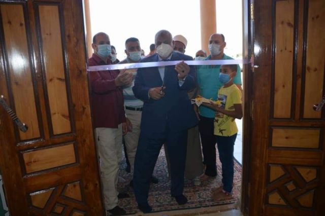 محافظ الوادي الجديد يفتتح مسجد النخيل ببلاط 
