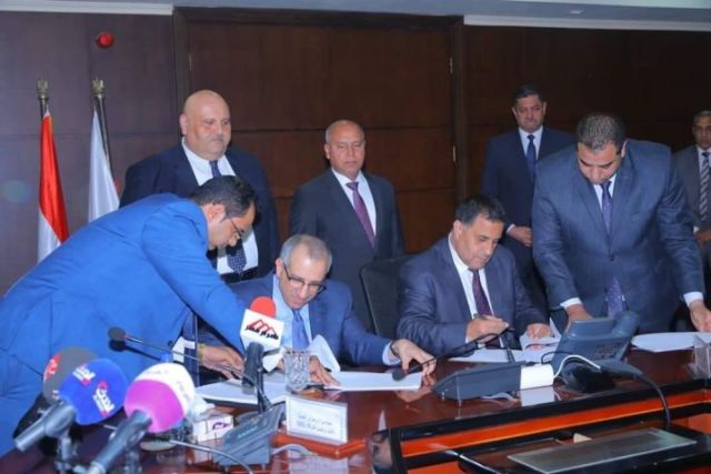 وزير النقل يشهد توقيع عقود بين هيئة السكك الحديدية وشركة بروجريس ريل لوكوموتيف الامريكية (PRL)