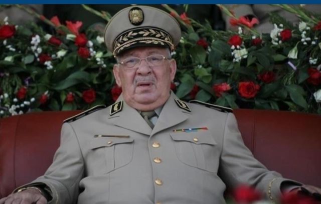 رئيس الأركان الجزائري قايد صالح 